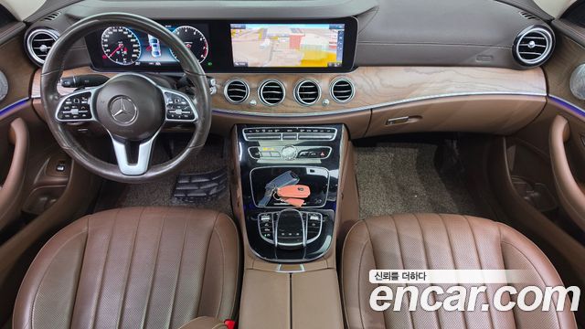 Mercedes-Benz E-Class 2020 — photo 10