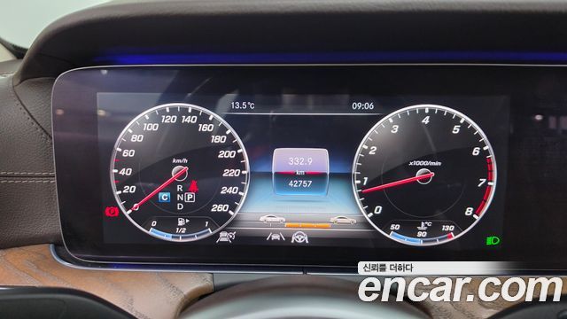 Mercedes-Benz E-Class 2020 — photo 11