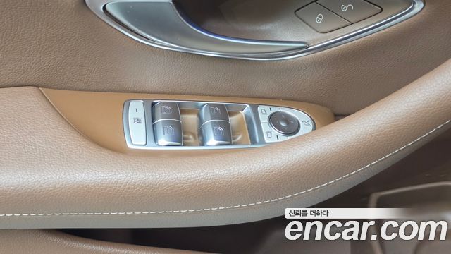 Mercedes-Benz E-Class 2020 — photo 20