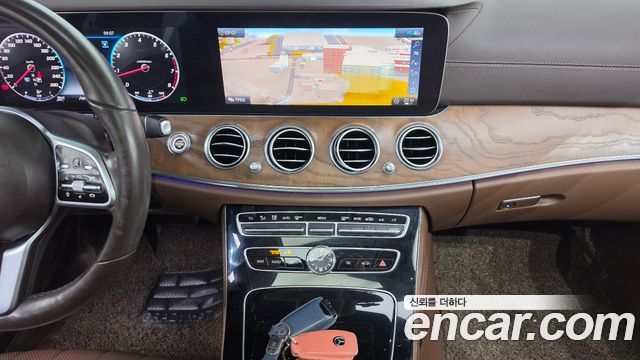 Mercedes-Benz E-Class 2020 — photo 24