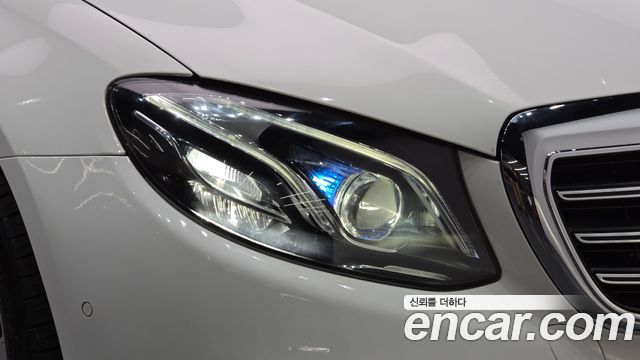 Mercedes-Benz E-Class 2020 — photo 8