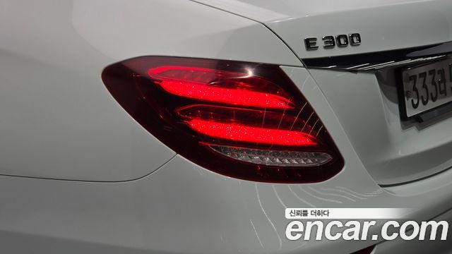 Mercedes-Benz E-Class 2020 — photo 9