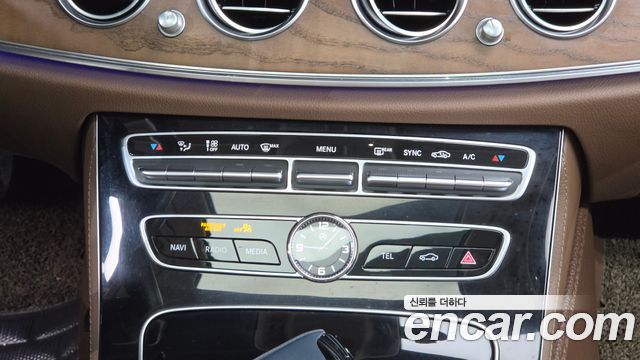 Mercedes-Benz E-Class 2020 — photo 27