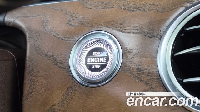Mercedes-Benz E-Class 2020 — photo 28