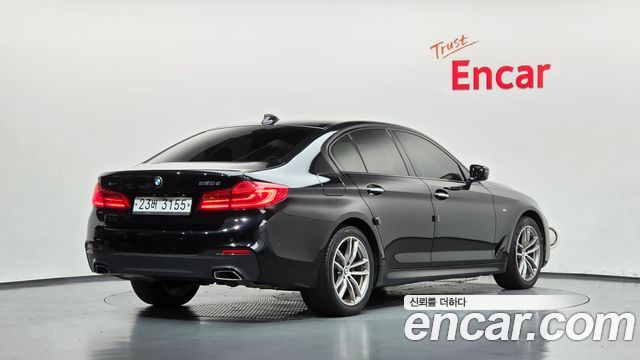 BMW 5-Series 2017 — photo 2