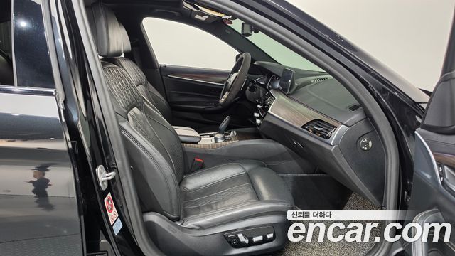 BMW 5-Series 2017 — photo 17