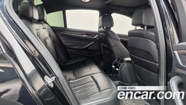 BMW 5-Series 2017 — photo 18