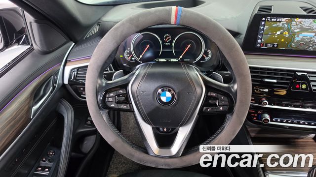 BMW 5-Series 2017 — photo 20