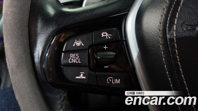 BMW 5-Series 2017 — photo 22