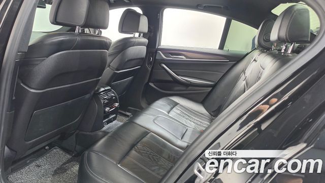 BMW 5-Series 2017 — photo 26