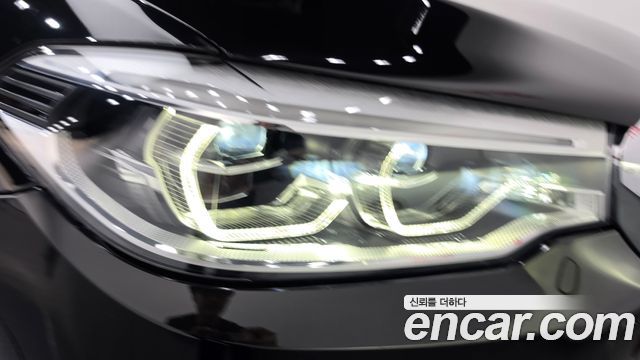 BMW 5-Series 2017 — photo 8