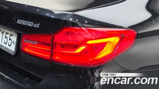BMW 5-Series 2017 — photo 9