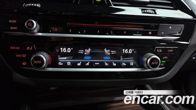 BMW 5-Series 2017 — photo 14