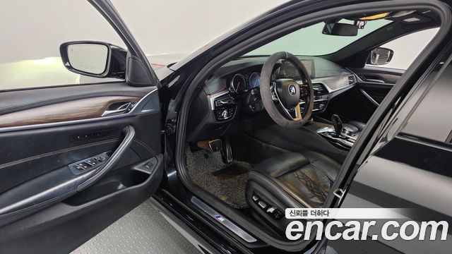 BMW 5-Series 2017 — photo 16