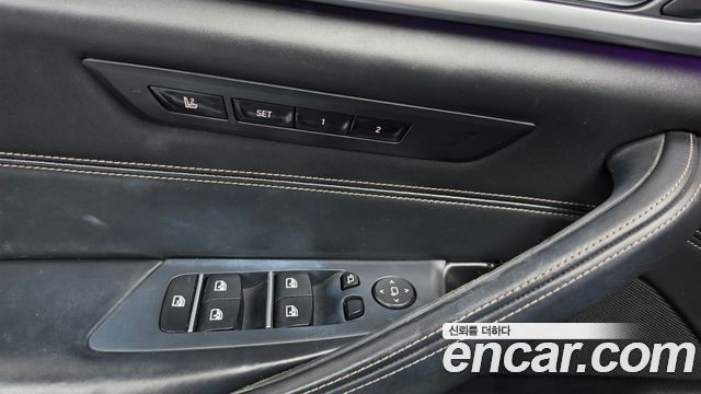 BMW 5-Series 2017 — photo 28