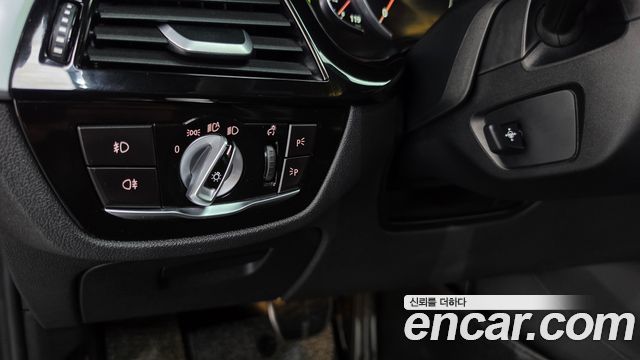 BMW 5-Series 2017 — photo 29