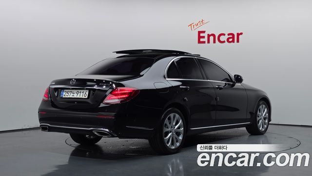 Mercedes-Benz E-Class 2017 — photo 2