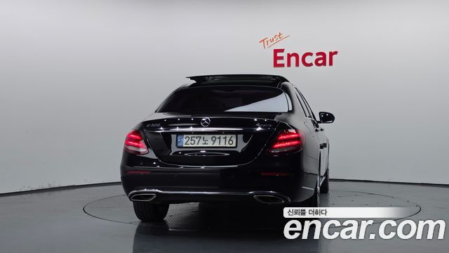 Mercedes-Benz E-Class 2017 — photo 4