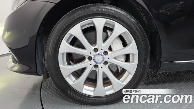 Mercedes-Benz E-Class 2017 — photo 5