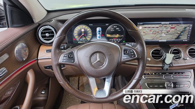 Mercedes-Benz E-Class 2017 — photo 13