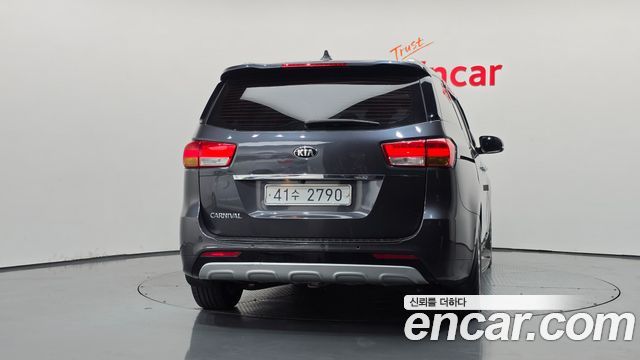 Kia Canival 2016 — photo 4