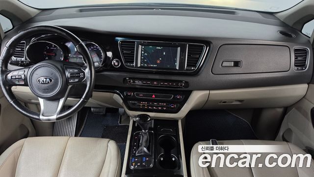 Kia Canival 2016 — photo 10