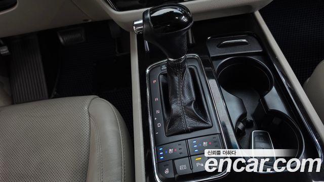 Kia Canival 2016 — photo 12
