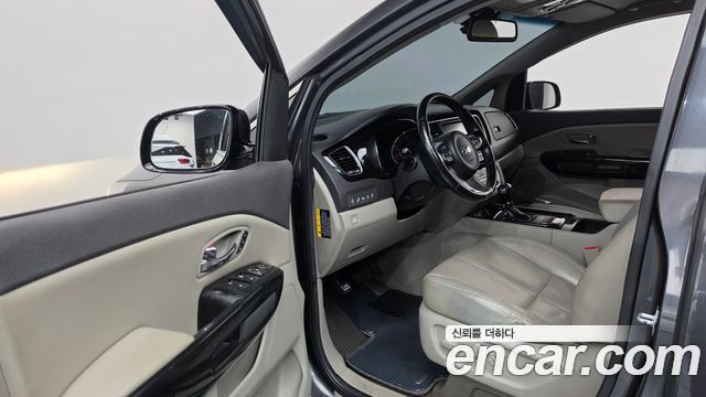 Kia Canival 2016 — photo 13