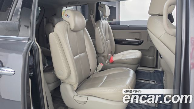 Kia Canival 2016 — photo 17