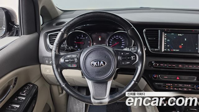 Kia Canival 2016 — photo 19