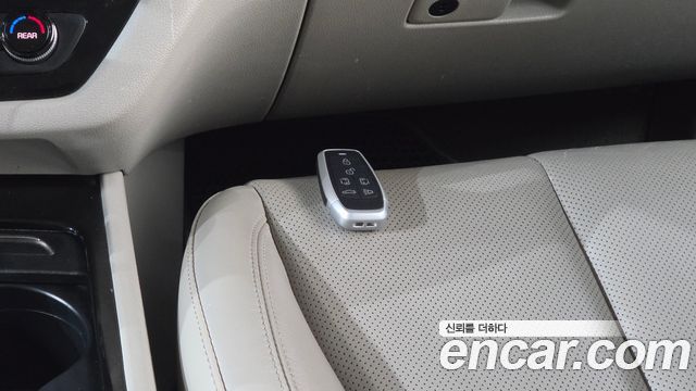 Kia Canival 2016 — photo 21