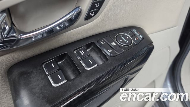 Kia Canival 2016 — photo 35