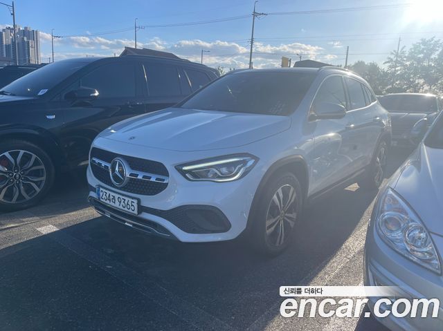 Mercedes-Benz GLA-Class 2021 — photo 1