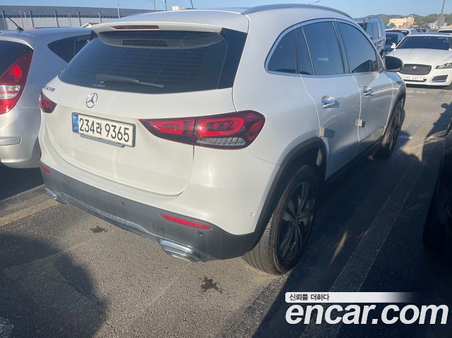 Mercedes-Benz GLA-Class 2021 — photo 2