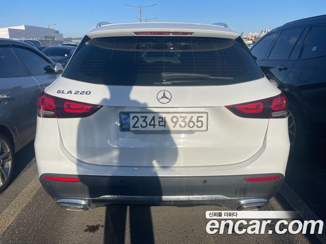 Mercedes-Benz GLA-Class 2021 — photo 4
