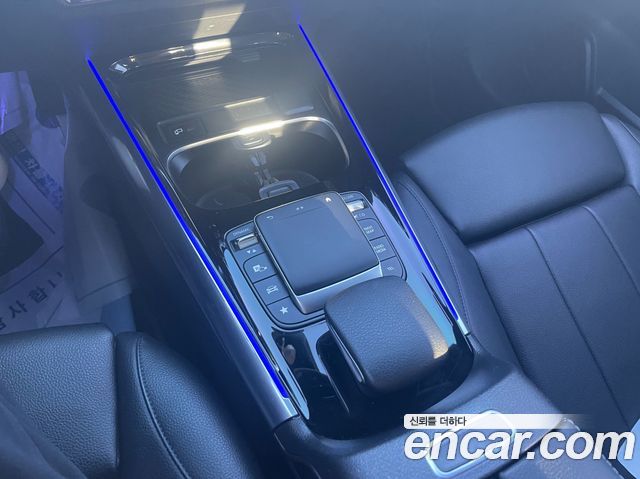 Mercedes-Benz GLA-Class 2021 — photo 8