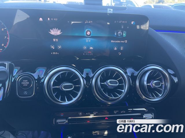 Mercedes-Benz GLA-Class 2021 — photo 9