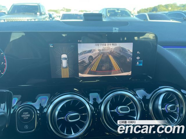 Mercedes-Benz GLA-Class 2021 — photo 10