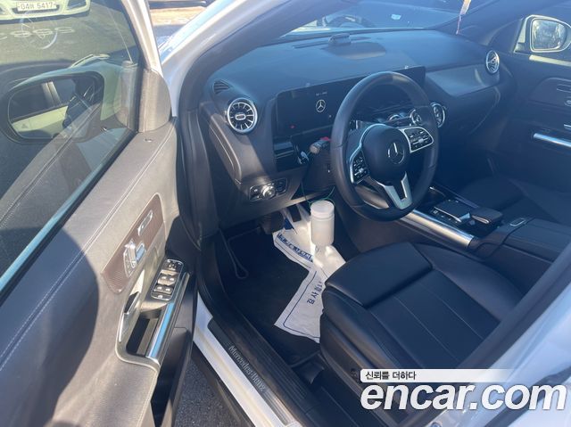 Mercedes-Benz GLA-Class 2021 — photo 13