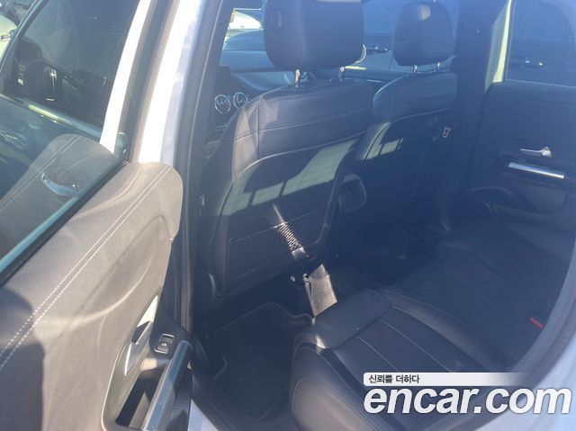 Mercedes-Benz GLA-Class 2021 — photo 14