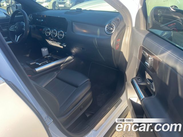 Mercedes-Benz GLA-Class 2021 — photo 15