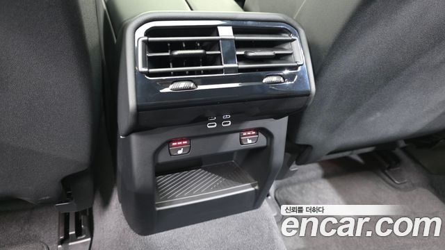 BMW 5-Series 2024 — photo 35