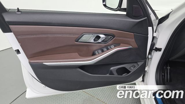 BMW 3-Series 2022 — photo 14