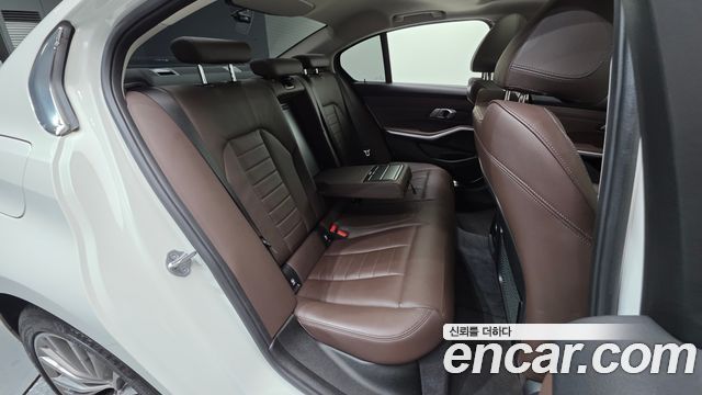 BMW 3-Series 2022 — photo 30