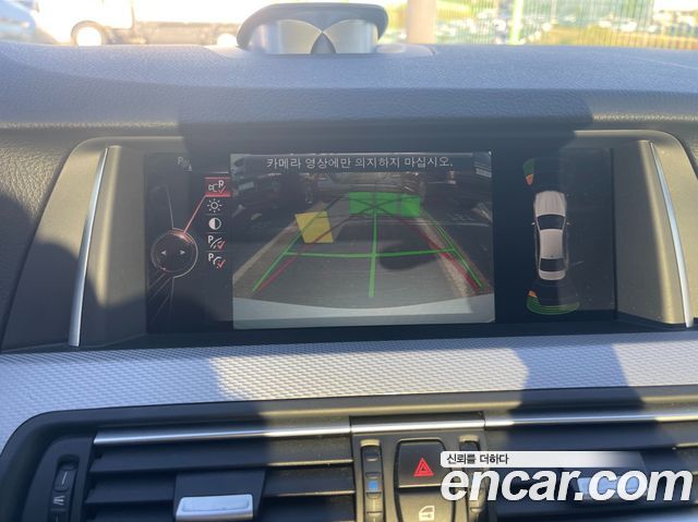 BMW 5-Series 2015 — photo 10
