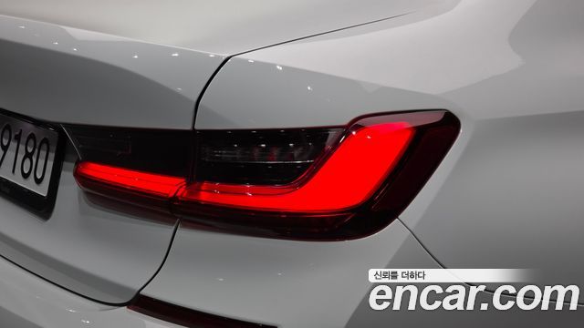 BMW 3-Series 2022 — photo 9