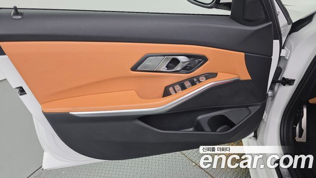BMW 3-Series 2022 — photo 14