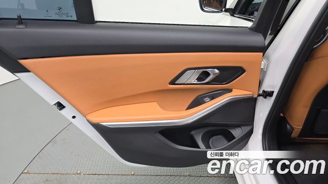 BMW 3-Series 2022 — photo 15