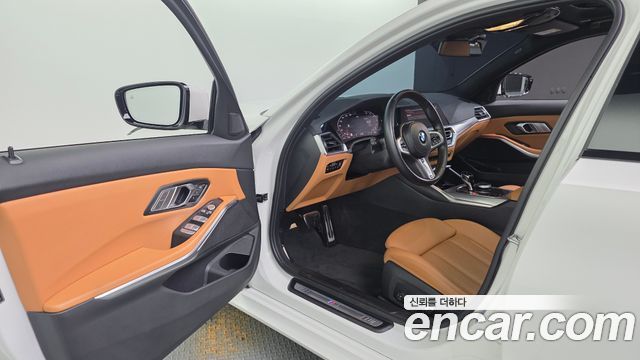 BMW 3-Series 2022 — photo 16