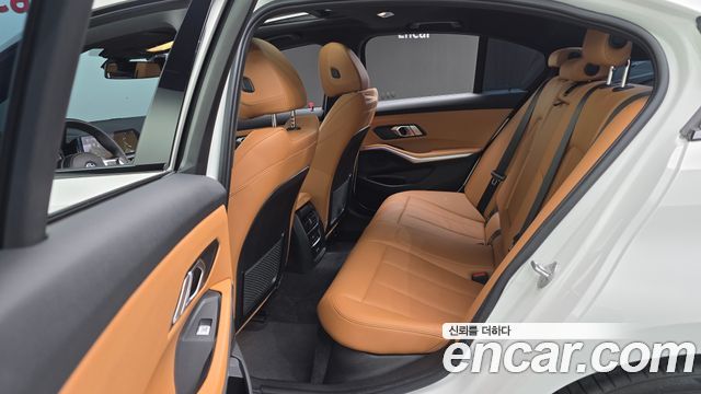BMW 3-Series 2022 — photo 28